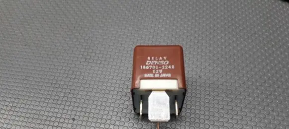 Daihatsu Altis I Fuel pump relay 156700-2240