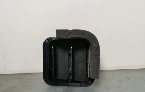 Subaru Forester SK Quarter panel pressure vent 72651AE010