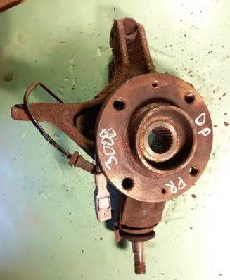 Peugeot 3008 I Front wheel hub