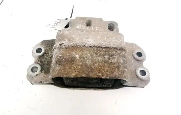 Skoda Octavia Mk2 (1Z) Engine mount bracket