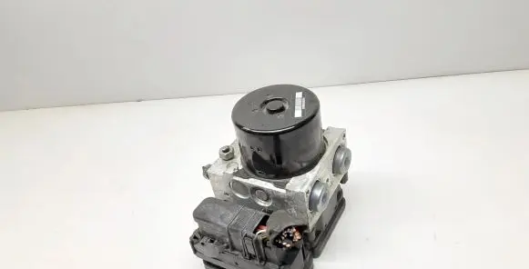 Volvo V70 ABS Pump 30681619 P30681619