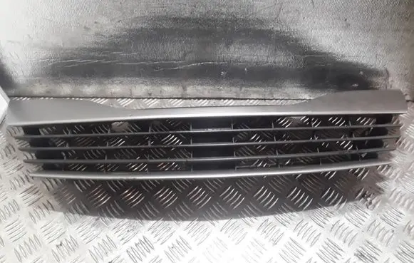 Renault Laguna II Front grill 8200012581