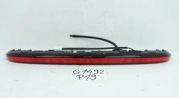 KIA Xceed Third/center stoplight 92700