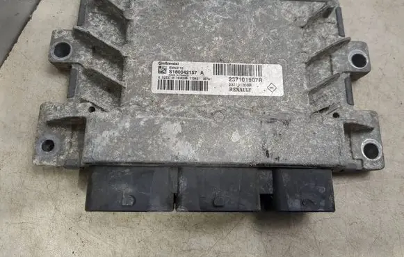 Renault Clio IV Engine control unit/module S180042157A 237101907R 237101206R