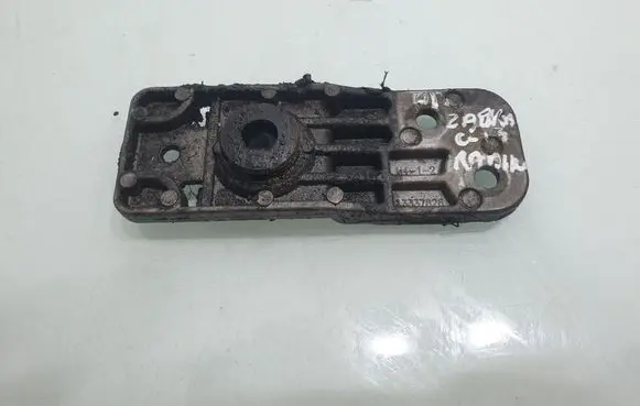 Opel Zafira C Radiator mount bracket 13337826