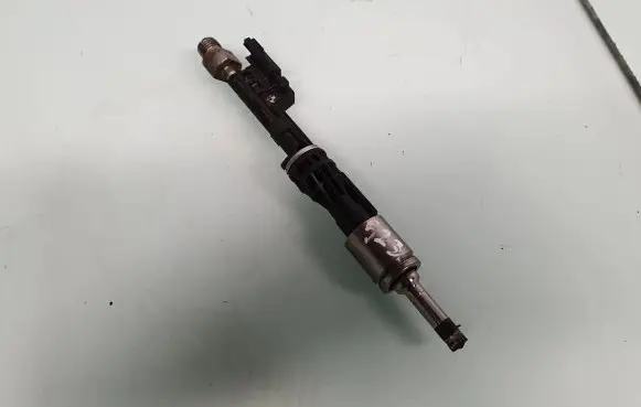 BMW 5 GT F07 Fuel injector 7568607 13537568607 13648625397