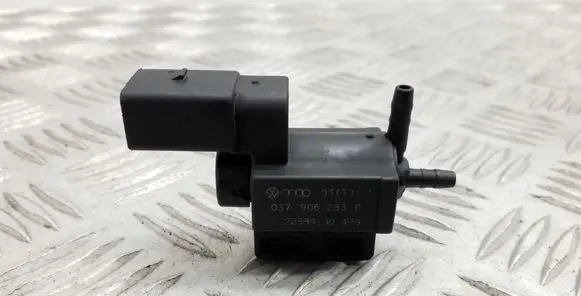 Skoda Octavia Mk2 (1Z) Turbo solenoid valve 037906233C
