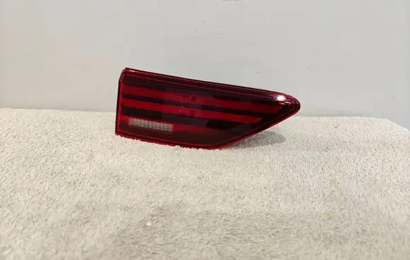 Volkswagen Golf VIII Tailgate rear/tail lights