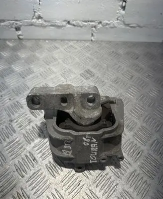 Volkswagen Touran I Engine mount bracket 1K0199262