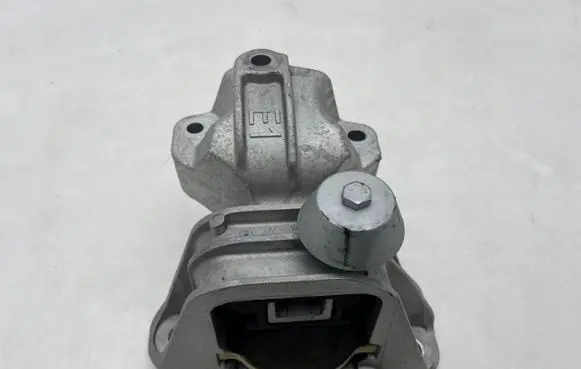 Nissan Qashqai J12 Engine mount vacuum valve 0124-308
