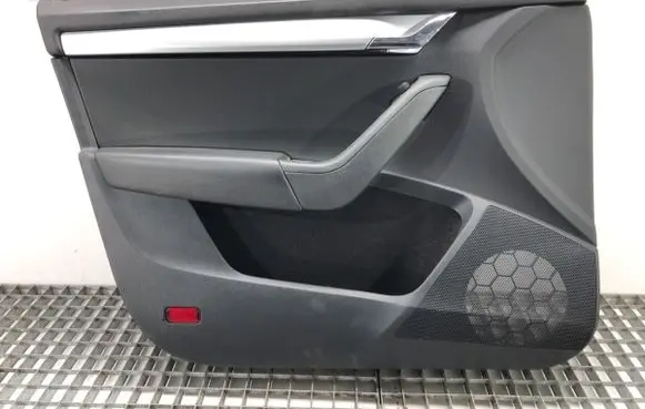 Skoda Octavia Mk3 (5E) Front door card panel trim