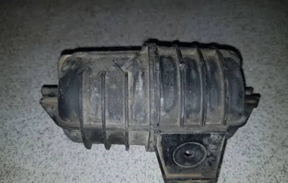 Vacuum air tank