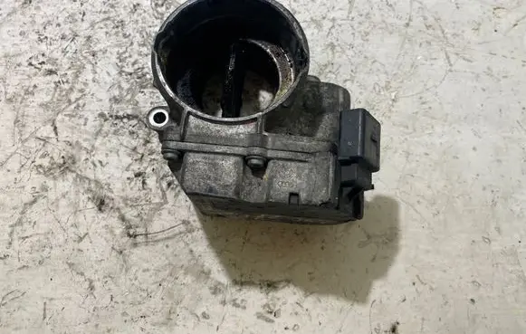 Volkswagen Golf Plus Throttle valve 03G128063C A2C53099815