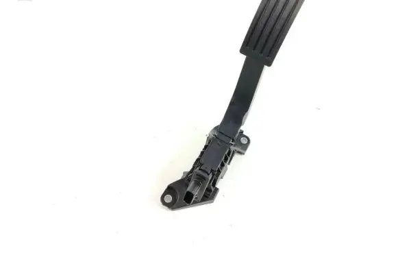 Accelerator throttle pedal