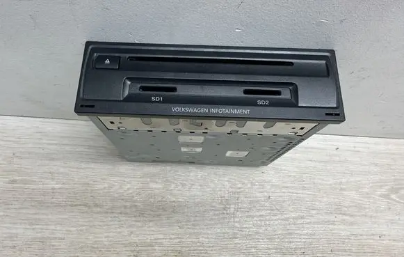 Volkswagen Touareg II Radio/CD/DVD/GPS head unit 7P6035664C 7P6035664