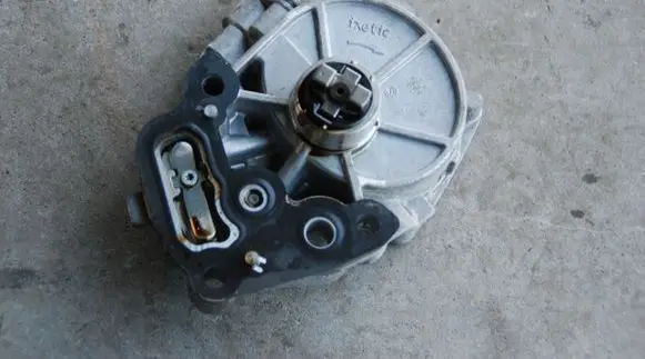 Opel Astra K Vacuum pump 12673203