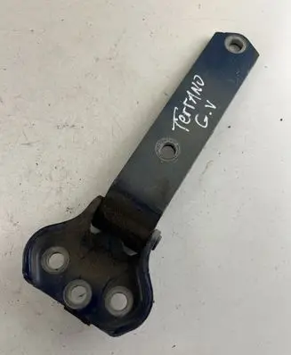 Nissan Terrano Tailgate/trunk/boot hinge