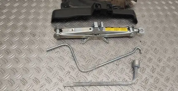 Toyota Urban Cruiser (XP110) Lift Jack 