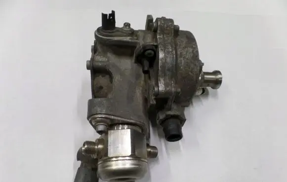 BMW 7 F01 F02 F03 F04 Fuel injection high pressure pump 7610761