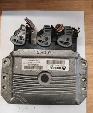Renault Megane II Engine control unit/module 215860596A 8200751638 8200509516