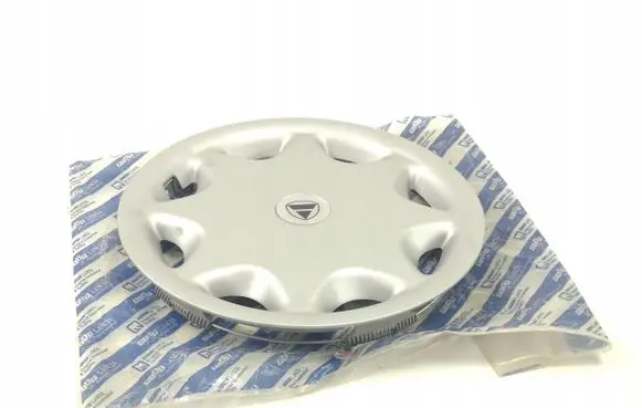 Lancia Y10 R13 wheel hub/cap/trim 