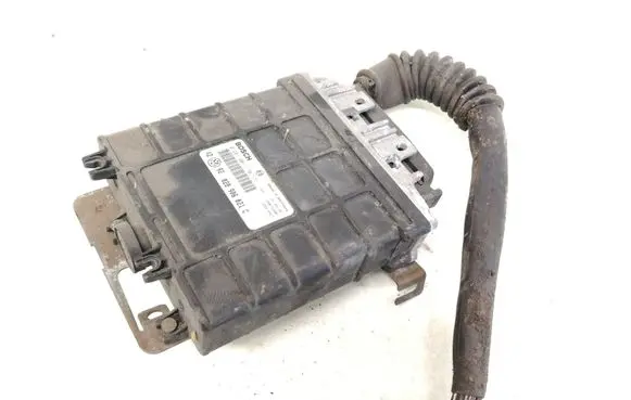 Volkswagen Golf III Engine control unit/module 028906021C 0281001170