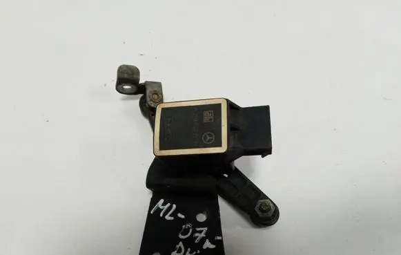 Mercedes-Benz ML W164 Headlight/headlamp level sensor A0105427717