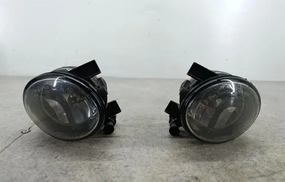 Volkswagen Golf VI Front fog light 