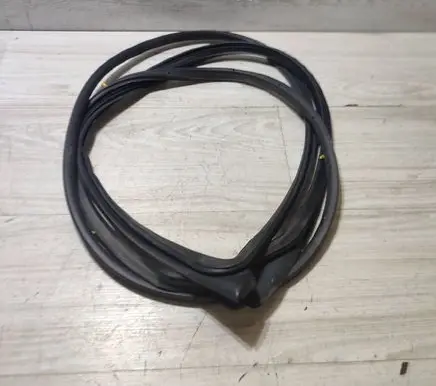 Suzuki Vitara (LY) Front door rubber seal 