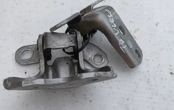 Toyota Verso Loading door hinge set 5798612J3976