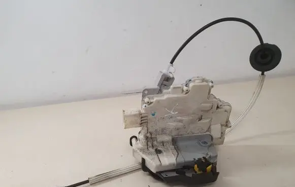 Audi A4 S4 B7 8E 8H Front door lock 8E2837015AA