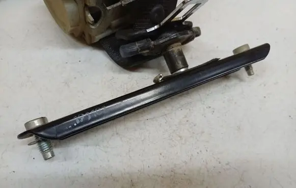 Opel Vectra C Seat belt adjustment rail