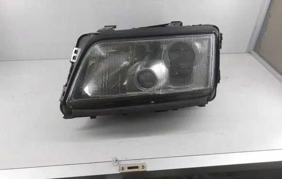 Audi A8 S8 D2 4D Headlight/headlamp 0301047273