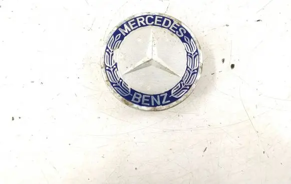 Mercedes-Benz E W211 Non-original wheel cap 1714000025 A1714000025
