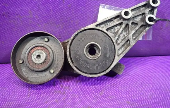 Audi A4 S4 B5 8D Timing belt/chain tensioner 