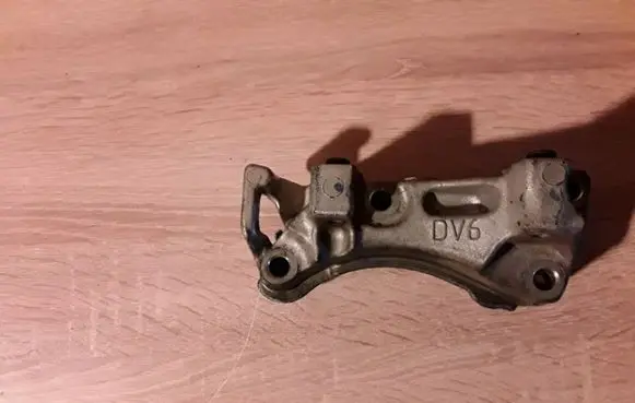 Peugeot 407 Engine mounting bracket 9645382880