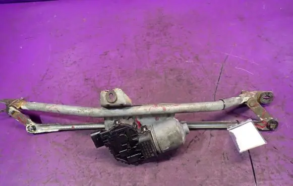 Volkswagen PASSAT B5.5 Front wiper linkage and motor 