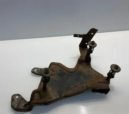 Mercedes-Benz E W211 Pneumatic air compressor holding bracket A2113201843 2113201843