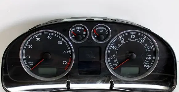Volkswagen PASSAT B5 Speedometer (instrument cluster) 3B0920929
