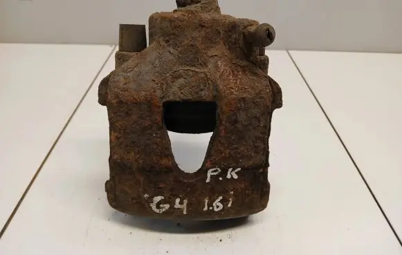 Volkswagen Golf IV Front brake caliper