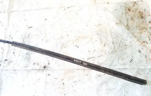 Toyota Corolla Verso E121 Front door glass trim molding 