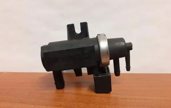 Mercedes-Benz A W169 Turbo solenoid valve A0051535528 6897