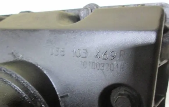 Volkswagen PASSAT B5.5 Rocker cam cover 038103469R 101003201B