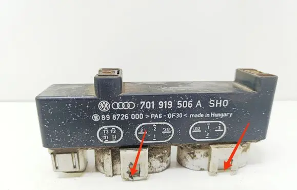 Seat Alhambra (Mk1) Coolant fan relay 701919506A