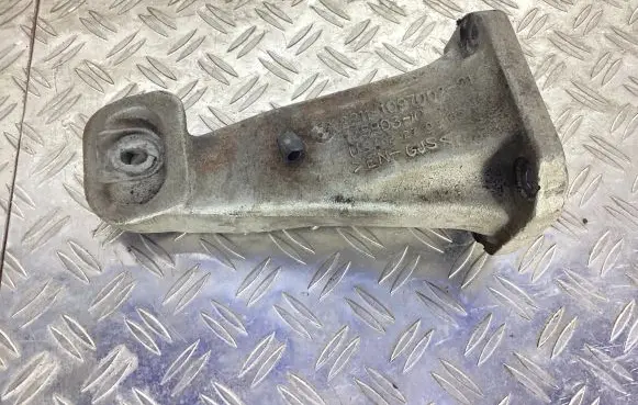 BMW X5 E53 Engine mounting bracket 22111097002 13590310