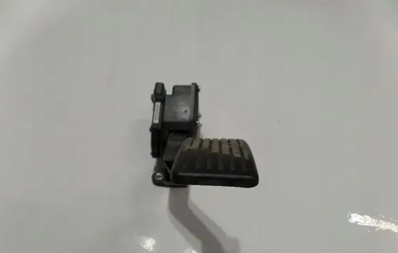 KIA Carens II Accelerator throttle pedal 0003A1D950