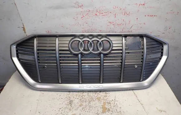 Audi e-tron Front bumper upper radiator grill 4KE853651 4KE853651B 4KE853651A