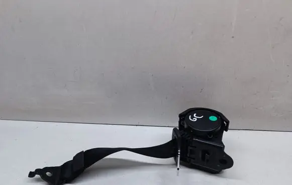 Middle seatbelt (rear)