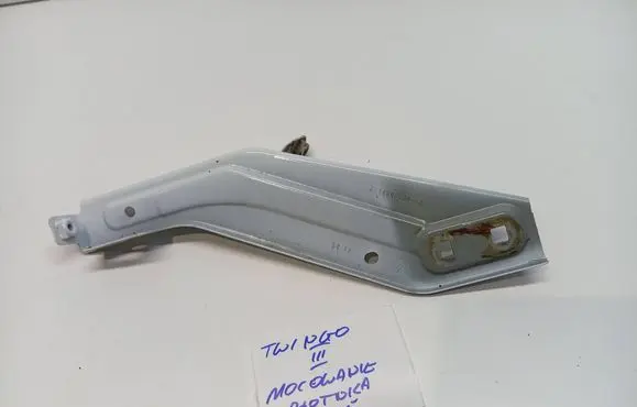 Renault Twingo III Fender mounting bracket 631439060R