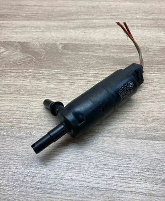 BMW 7 F01 F02 F03 F04 Headlight washer pump 7217792
